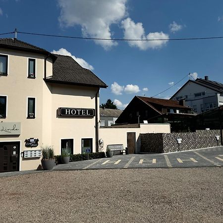 Hotel Zur Linde 萨尔路易斯 外观 照片